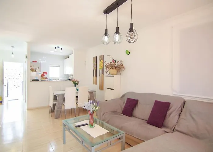 Con Piscina Comunitaria - Lilia Rosa 10 *