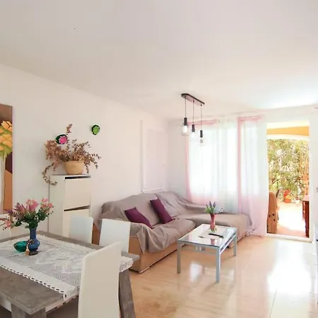 דירה Con Piscina Comunitaria - Lilia Rosa 10 קלפה